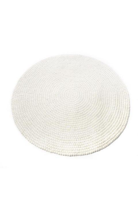 Hvidt håndlavet kugletæppe af 100% ren uld tilføjer hygge og stil. Blødt uld materiale og enestående design. Perfekt til at skabe en varm atmosfære i dit hjem.
