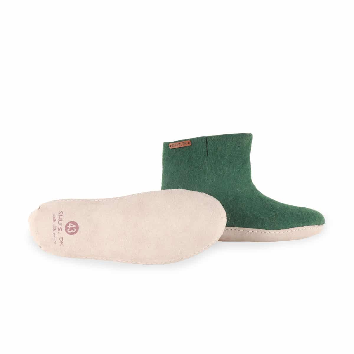 Håndlavede grønne uldstøvler fra Shus.dk, lavet af 100% New Zealandsk uld, sikrer varme og komfort. Med skindsål. Dansk design.