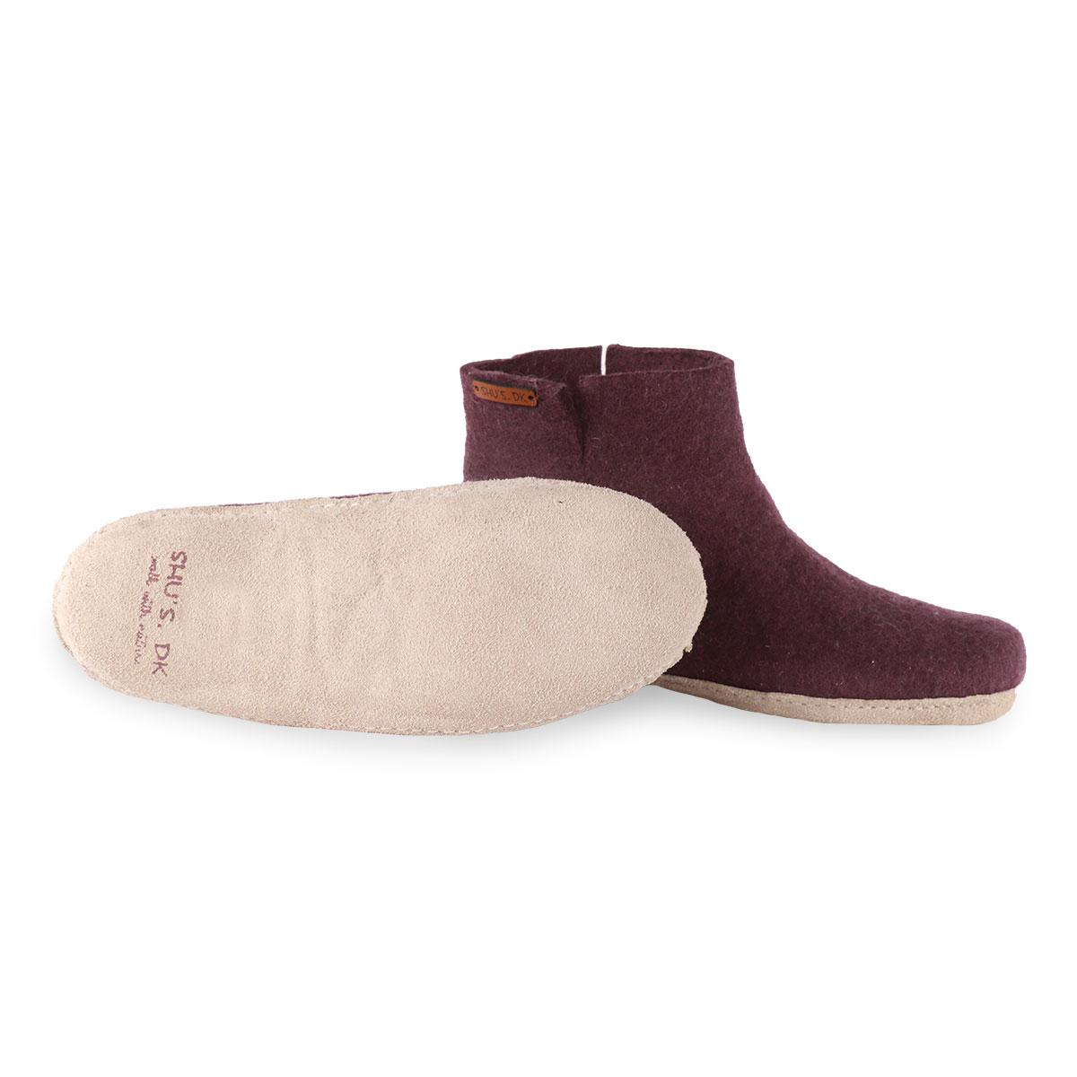 Børne uldstøvler i 100% ren uld med skridsikker ruskindssål – åndbar, kemikaliefri og tilpassende pasform.