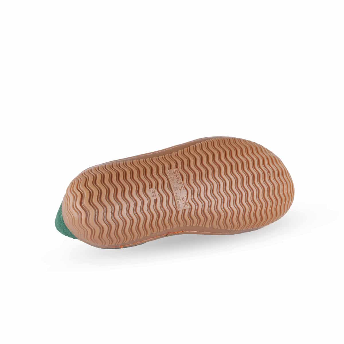 Håndlavede grønne uld hjemmesko fra Shus.dk, lavet af 100% New Zealandsk uld, sikrer varme og komfort. Med natur gummisål. Dansk design.