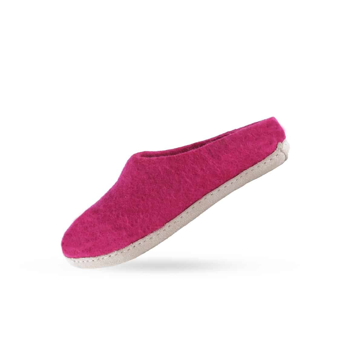 Uld tøffel fra SHUS.dk – håndlavet af 100% New Zealandsk uld, natur skindsål, og ideelle til alle årstider.