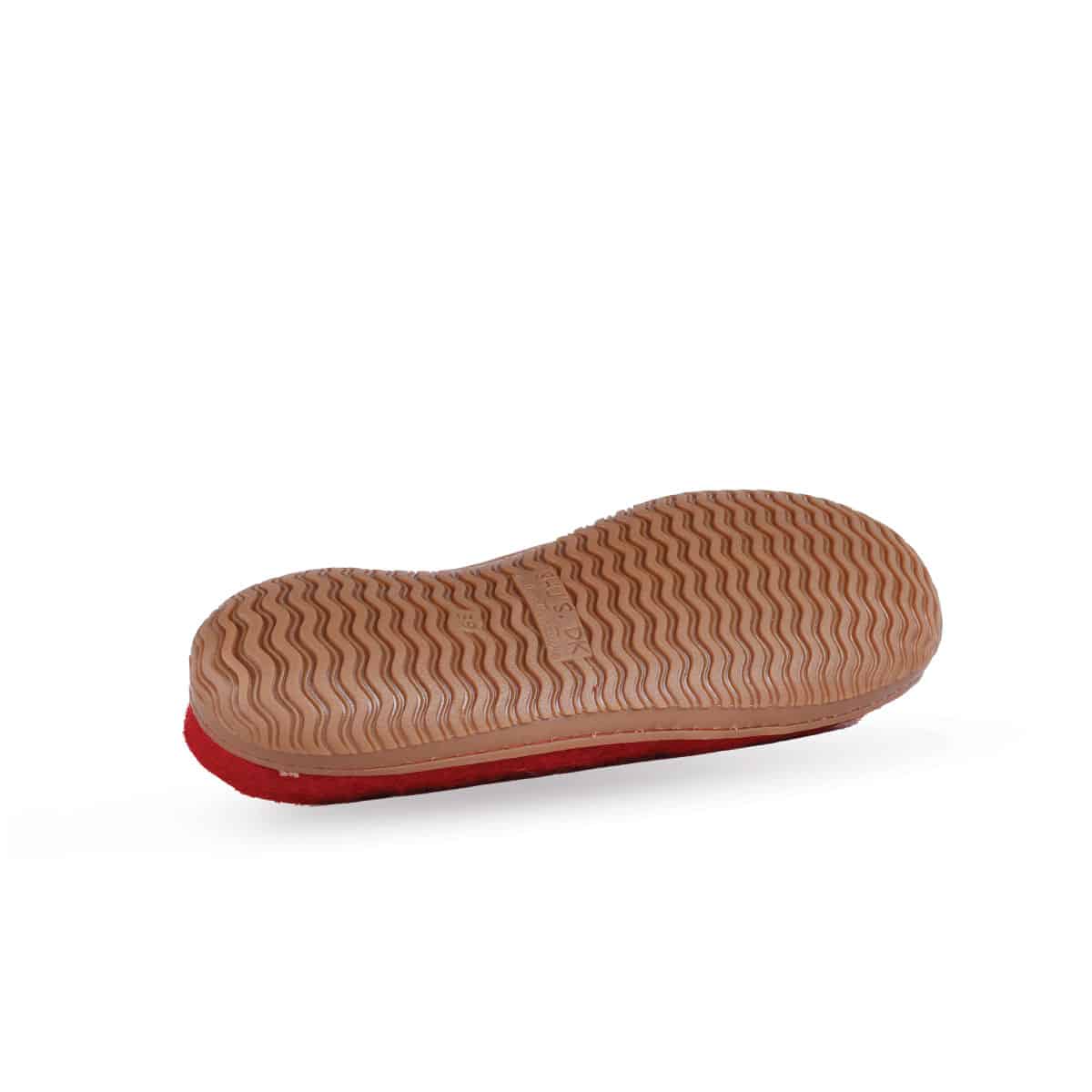 Håndlavede røde uld hjemmesko fra Shus.dk, lavet af 100% New Zealandsk uld, sikrer varme og komfort. Med natur gummisål. Dansk design.