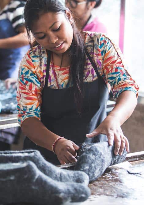 shus.dk - håndlavede hjemmesko og sutsko af kvinder i Nepal.