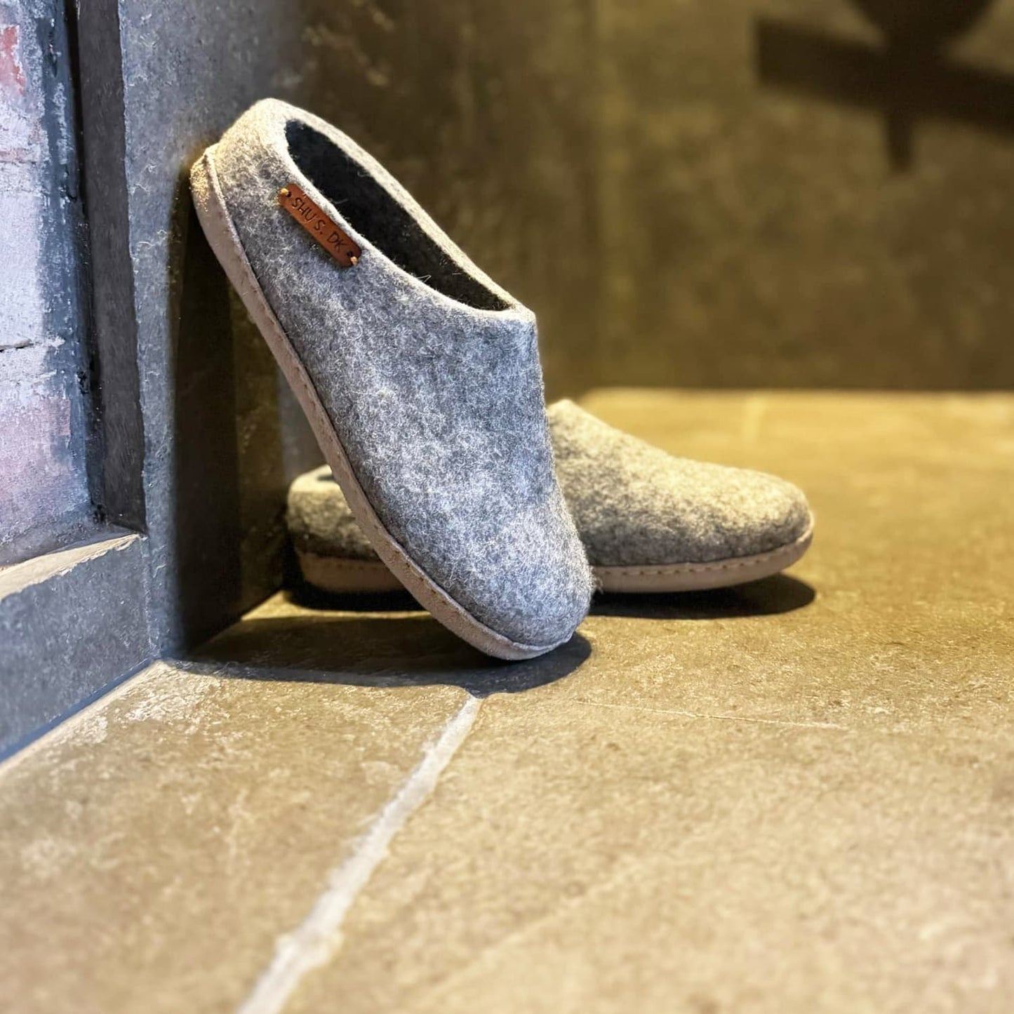 Uldtøffel (100% ren uld) - Model Grå m/sål i skind - Dansk Design fra SHUS