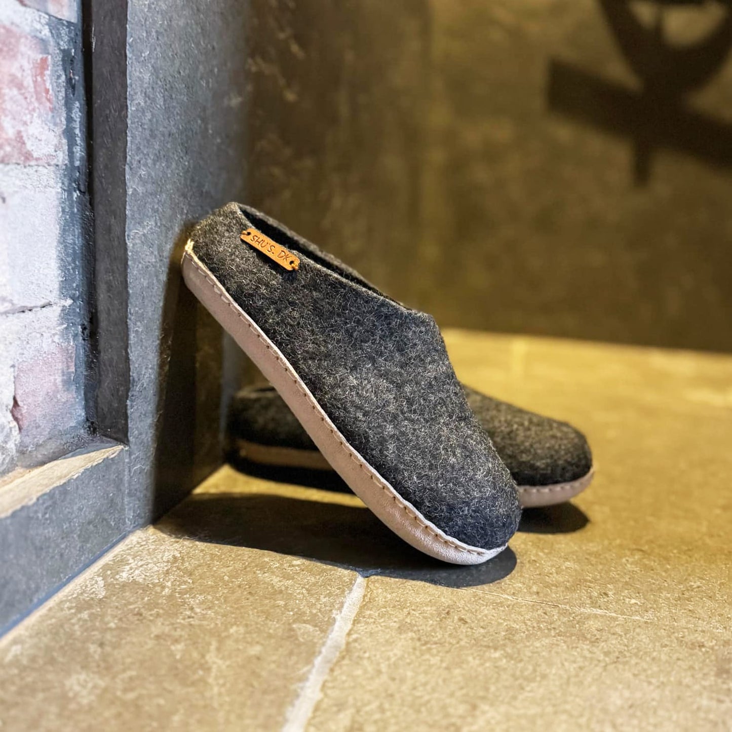 Uldtøffel (100% ren uld) - Model Koks m/sål i skind - Dansk Design fra SHUS