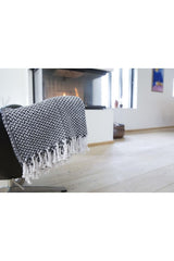 Behagelige og komfortable håndlavede plaid med frynser, dansk design, fairtrade, trustpilot, gode anmeldelser.
