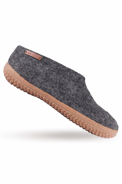 SHUS.dk håndlavede koksgrå uldhjemmesko med skridsikker gummisål i dansk design