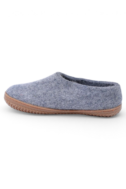 Håndlavede denim uld hjemmesko fra Shus.dk, lavet af 100% New Zealandsk uld, sikrer varme og komfort. Med natur gummisål. Dansk design.