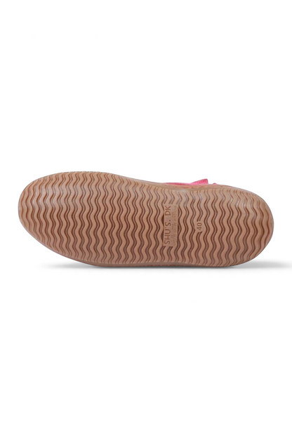 Håndlavede uld hjemmesko fra Shus.dk, lavet af 100% New Zealandsk uld, sikrer varme og komfort. Med natur gummisål. Dansk design.