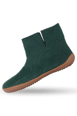 Håndlavede grønne uld hjemmesko fra Shus.dk, lavet af 100% New Zealandsk uld, sikrer varme og komfort. Med natur gummisål og højt skaft. Dansk design.