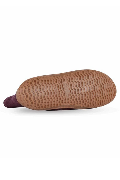 Håndlavede lilla uld støvler fra Shus.dk, lavet af 100% New Zealandsk uld, sikrer varme og komfort. Med høj skaft og natur gummisål. Dansk design.