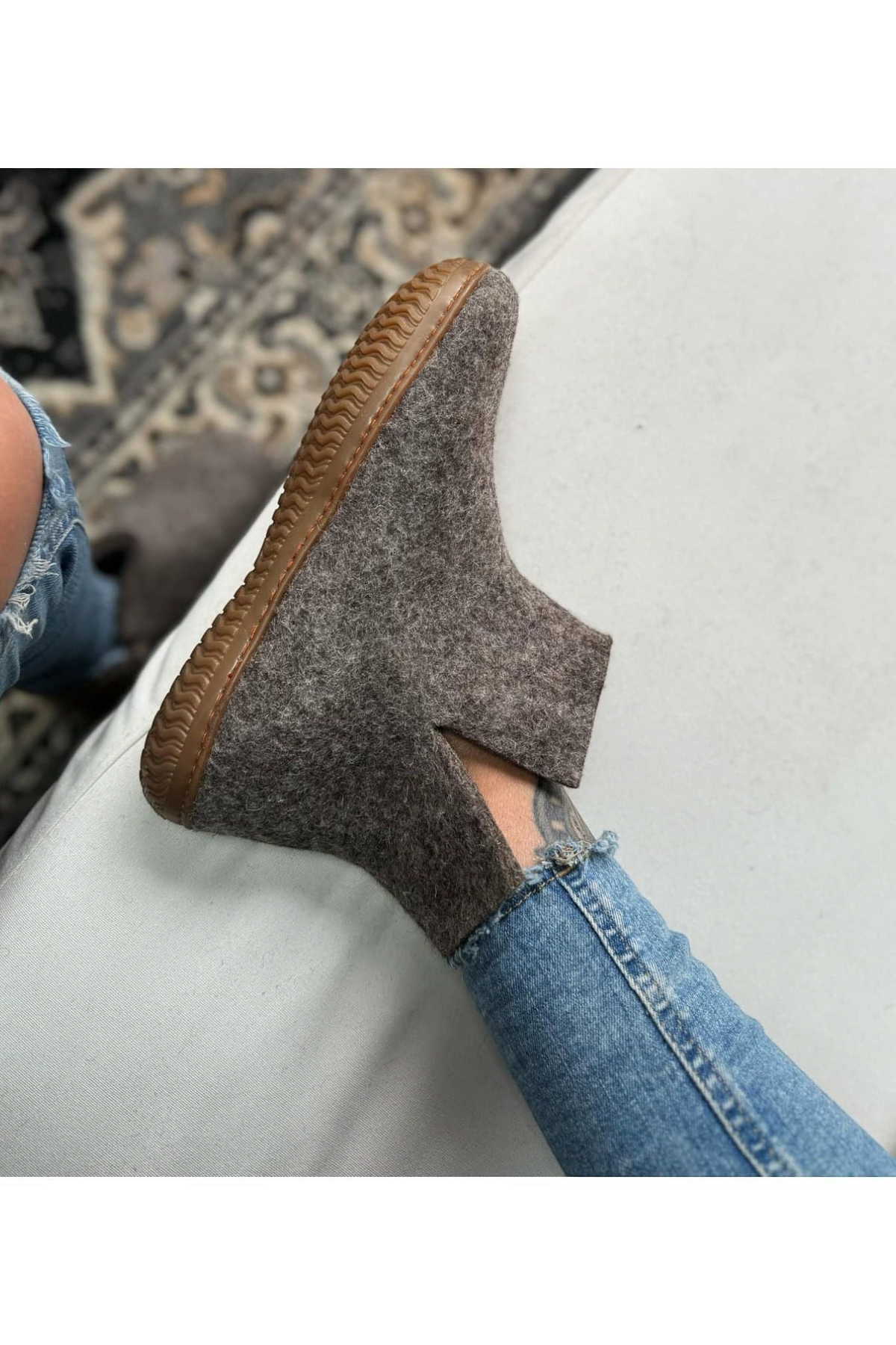 SHUS.dk håndlavet brun uldstøvle i 100% ren uld med slidstærk gummisål og behageligt dansk design
