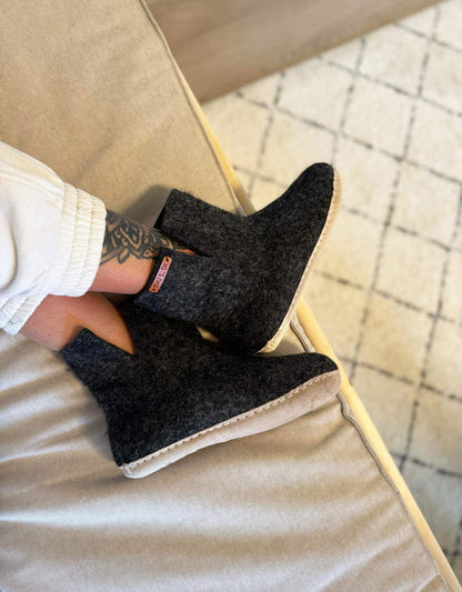 Uldstøvle (100% ren uld) - Model Koks m/sål i skind - Dansk Design fra SHUS