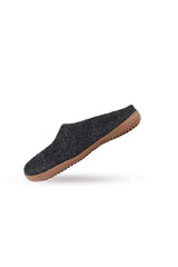 Håndlavede koksgrå uld sutsko fra Shus.dk, lavet af 100% New Zealandsk uld, sikrer varme og komfort. Med natur gummisål. Dansk design.