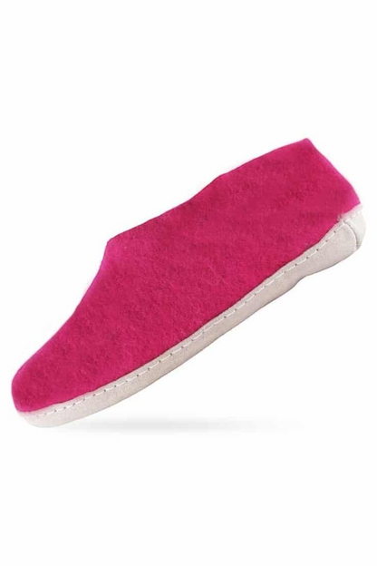 Pink Uldhjemmesko fra SHUS.dk – håndlavet af 100% New Zealandsk uld, høj skaft, ruskindsål, og ideelle til alle årstider.