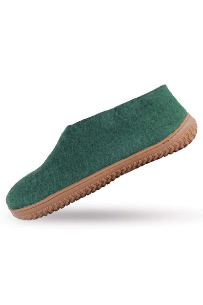 Håndlavede grønne uld hjemmesko fra Shus.dk, lavet af 100% New Zealandsk uld, sikrer varme og komfort. Med natur gummisål. Dansk design.